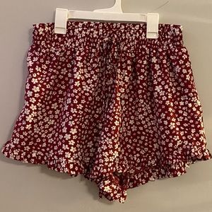 BURGANDY AND WHITE HIGH WAISTED FLOWY FLORAL SHORTS SIZE L